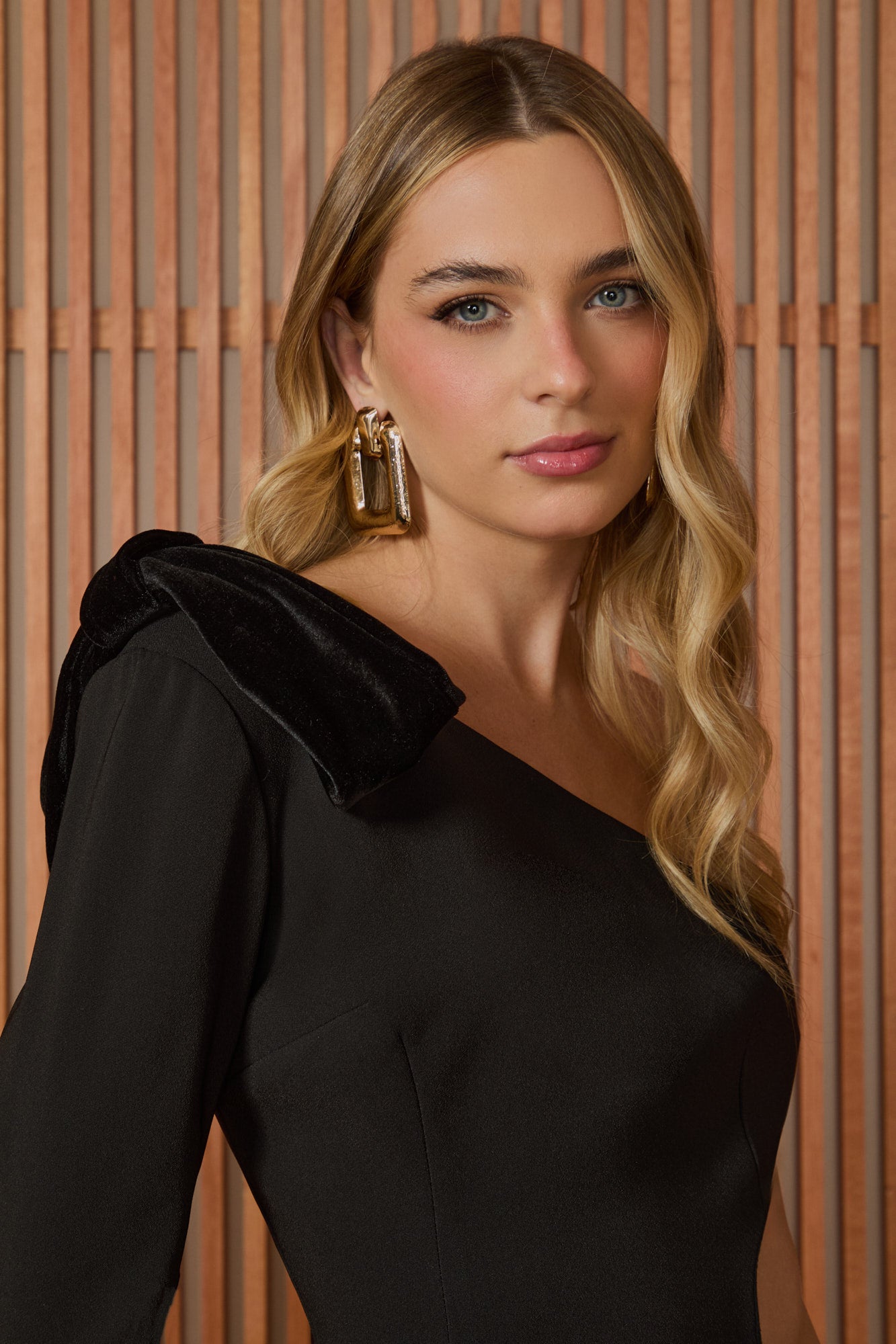 FABULOUS AGILITÀ - Vestido Curto Giane Laço Veludo Preto