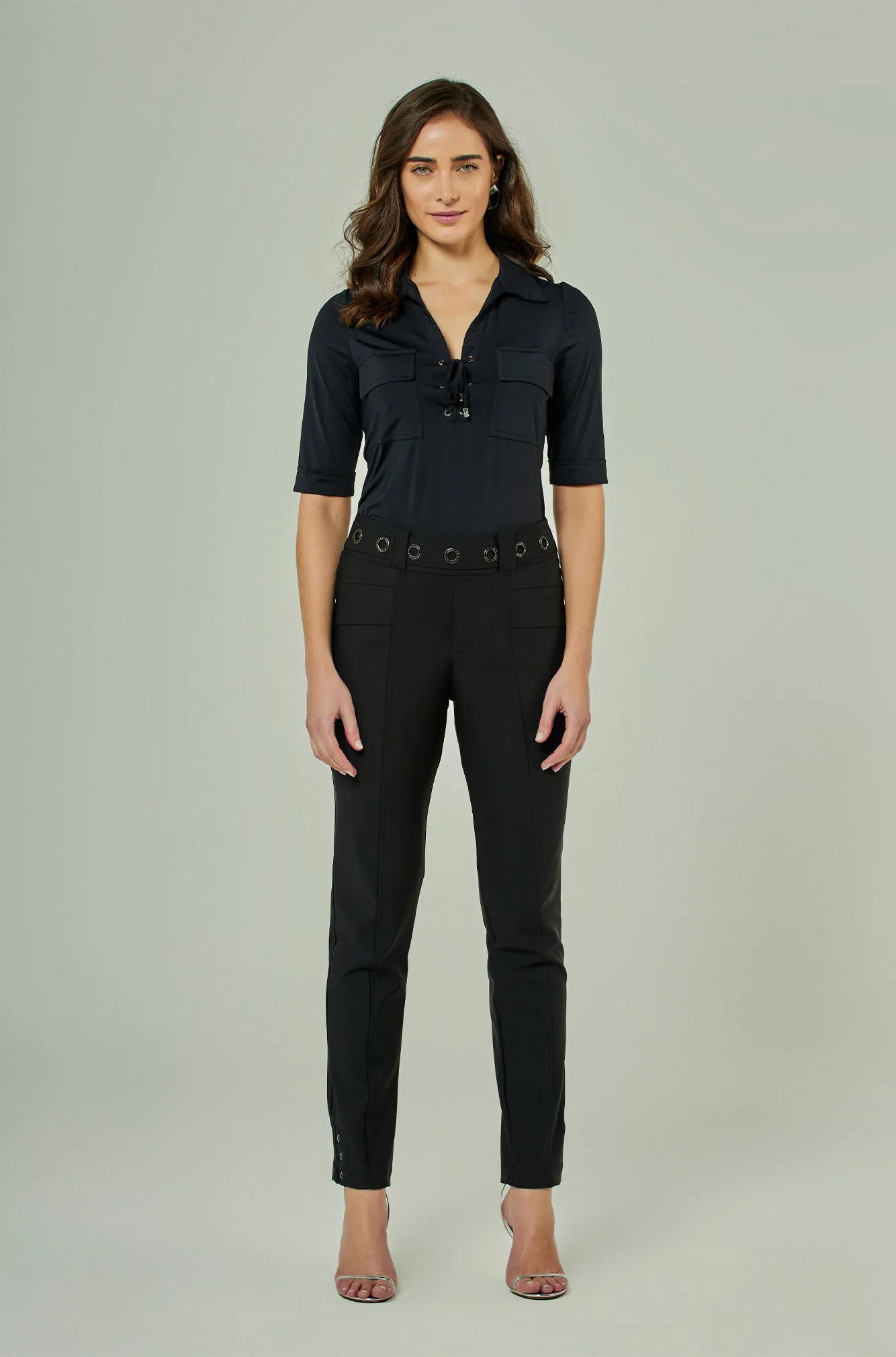ONE UP - Calça Tóquio Black com Ilhós Fume Preto