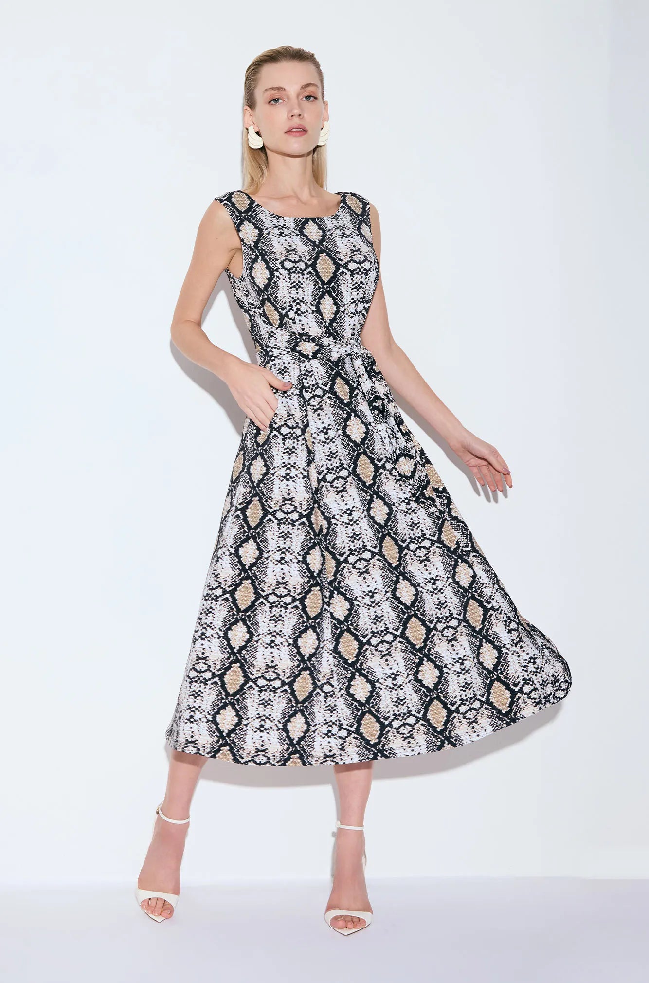 ONE UP - Vestido Cosette Bege Estampado