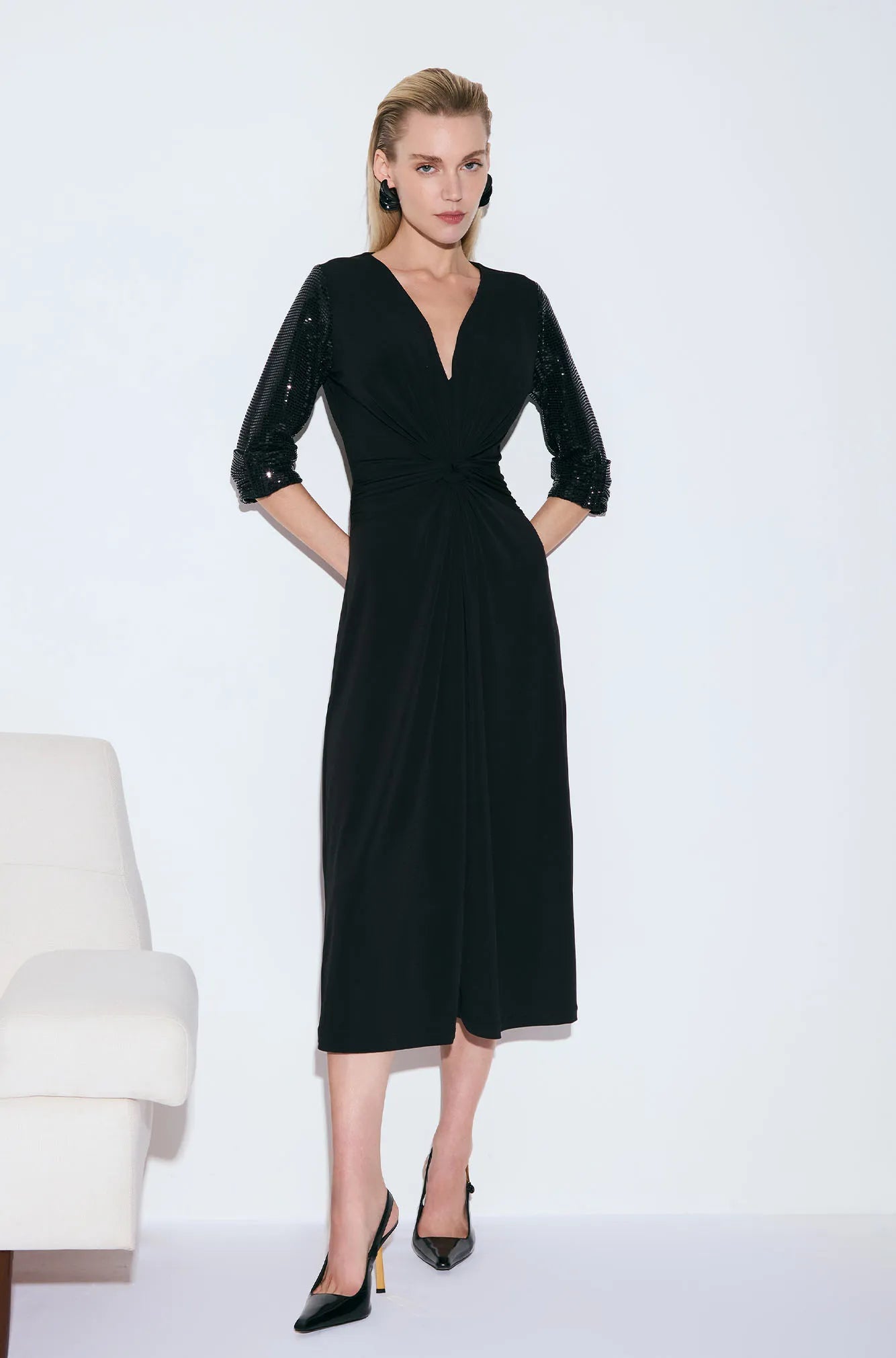 ONE UP - Vestido Crepe Black C/ Mini Paetê