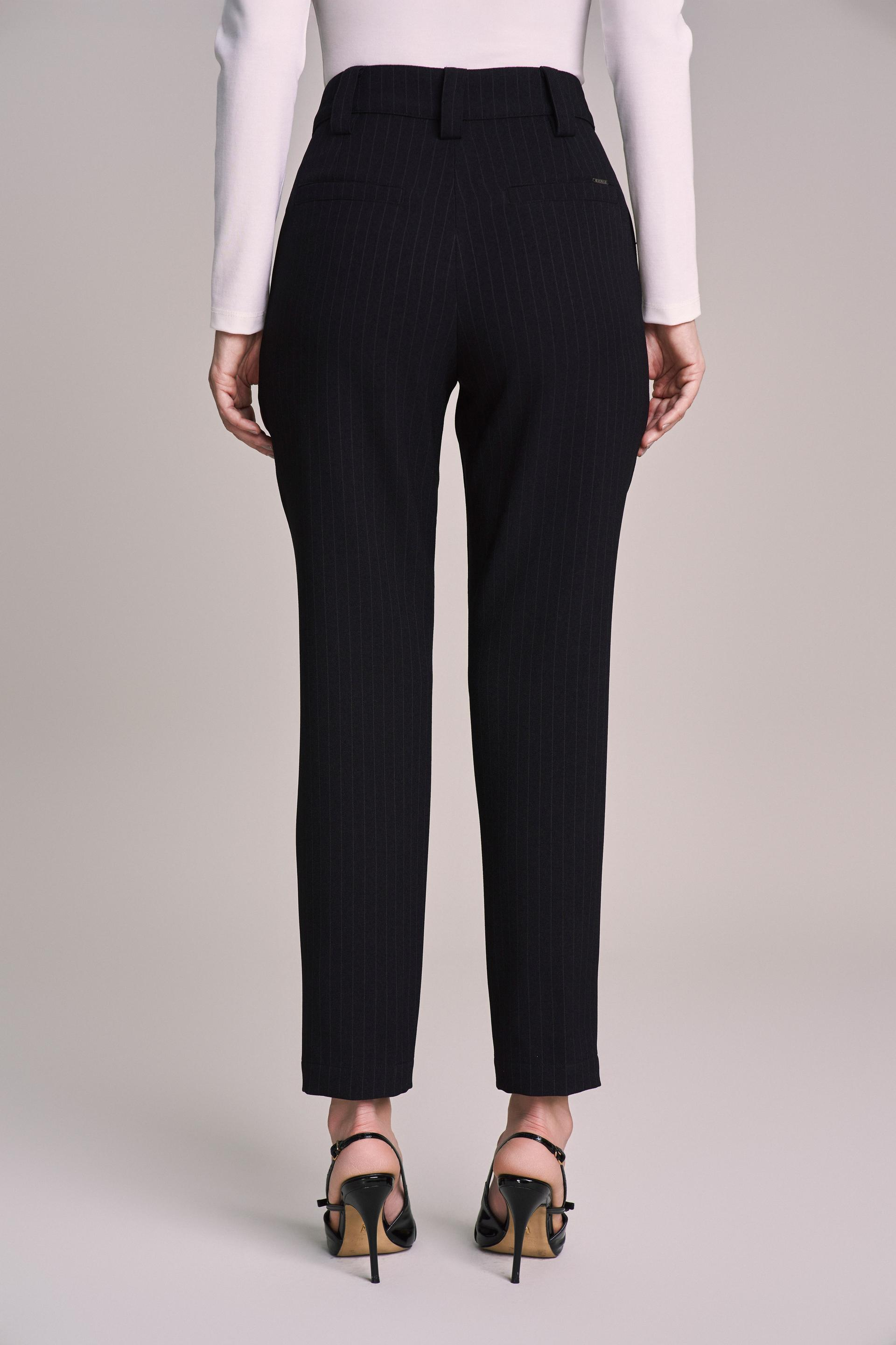 SCALON - Calça Crepe Mom Preto Risca de Giz