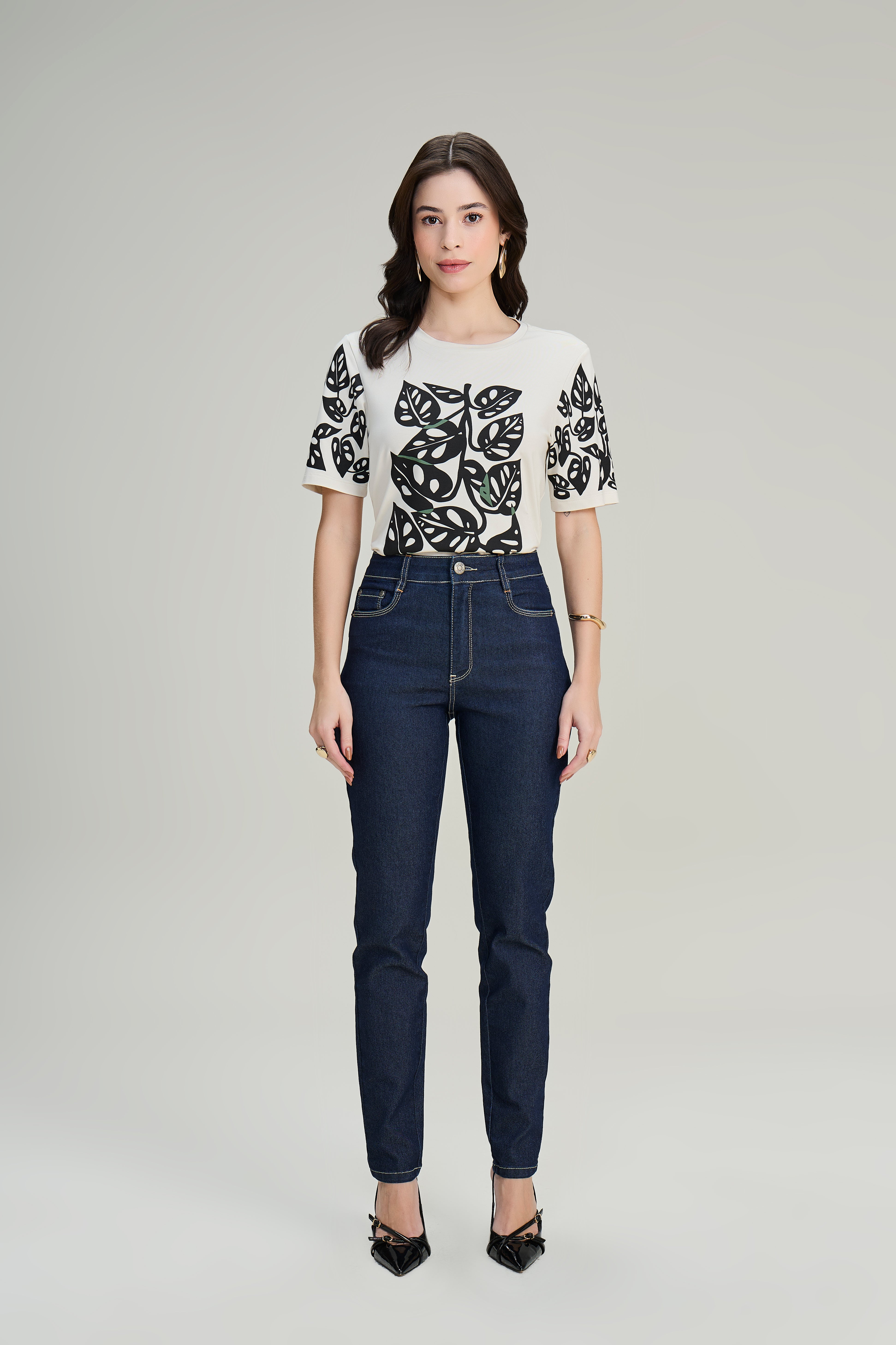 SCALON - T-shirt Malha Manga Curta Folhas Preto Estampado
