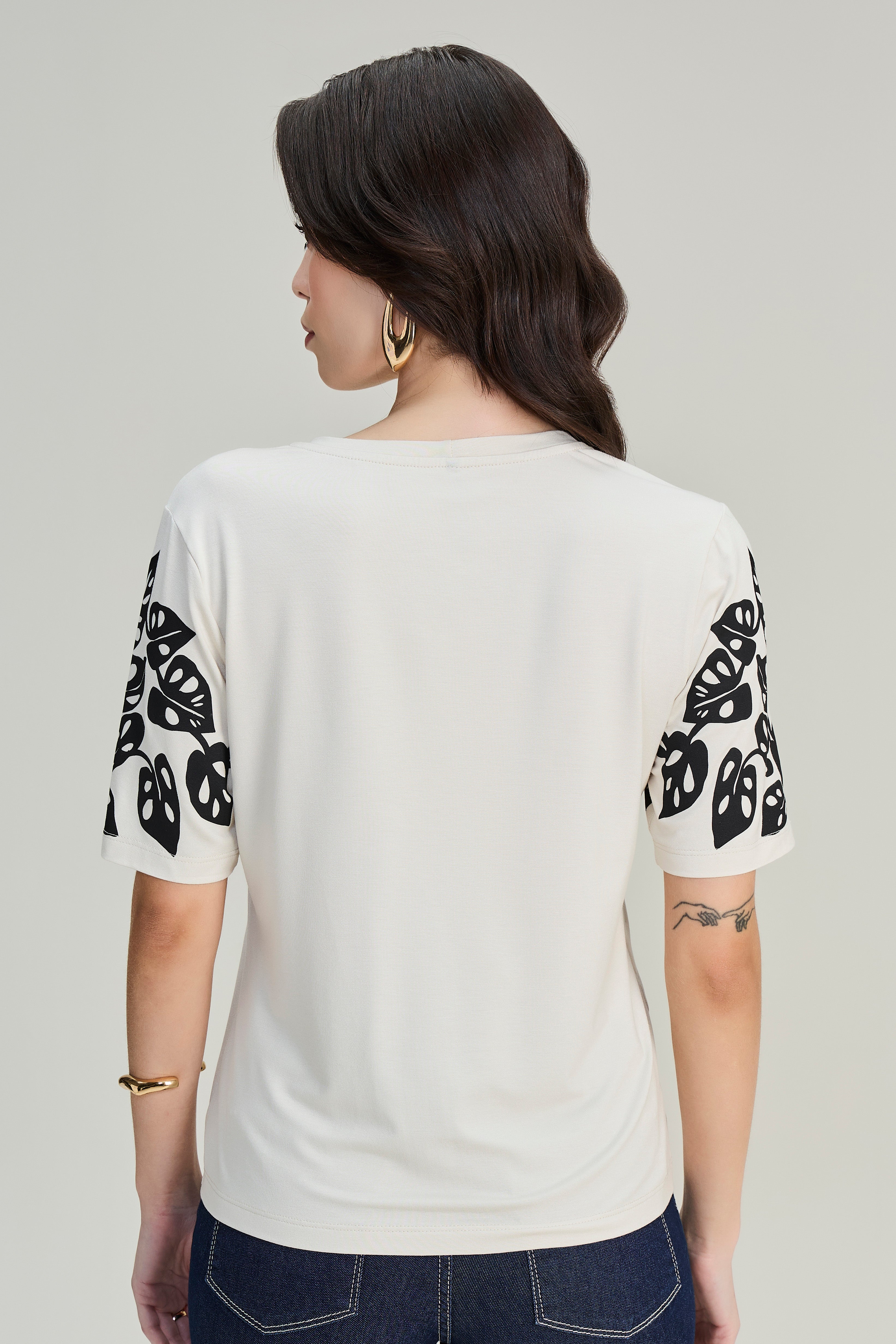 SCALON - T-shirt Malha Manga Curta Folhas Preto Estampado