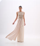 ARTE SACRA - Vestido Longo Frente Bordado Zibeline + Cetim Plisse Areia