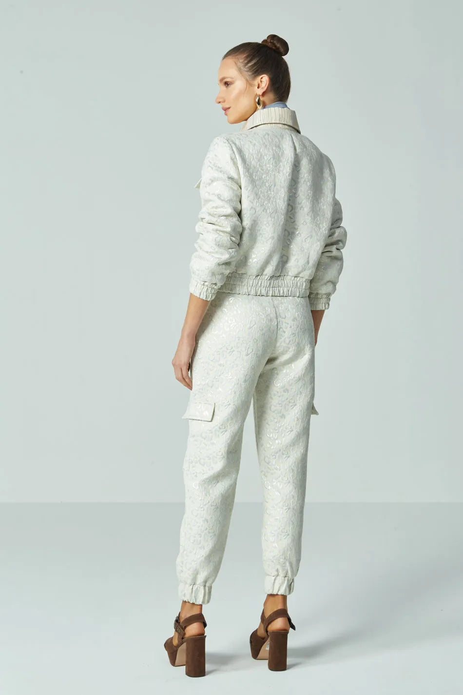 OLIVIA'S - Bomber Cropped Onça Prata