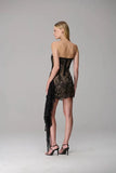 CAOS - Vestido Mini Strapless Rendado C/ Faixa Longa em Cascata Lateral Preto