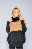 ESGOTADO - ANSELMI (AMBICIONE) - Maxi Pull com Gola Removível Detalhe Pele Preto/Caramelo - Inverno 21